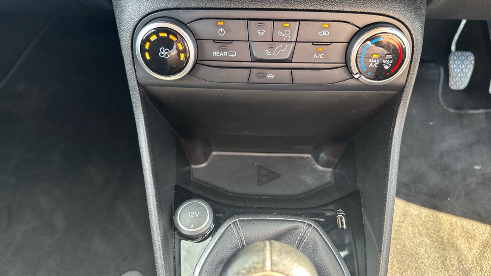 Ford Fiesta 1.0 EcoBoost Zetec 3dr Petrol Hatchback - Image 29