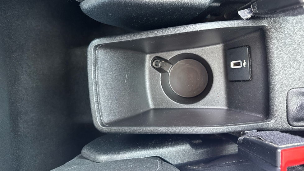 Ford Fiesta 1.0 EcoBoost Zetec 3dr Petrol Hatchback - Image 37