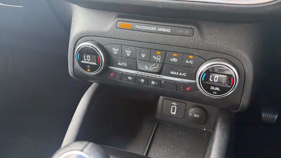 Ford Focus 1.0 EcoBoost 125 Titanium 5dr Petrol Hatchback - Image 28