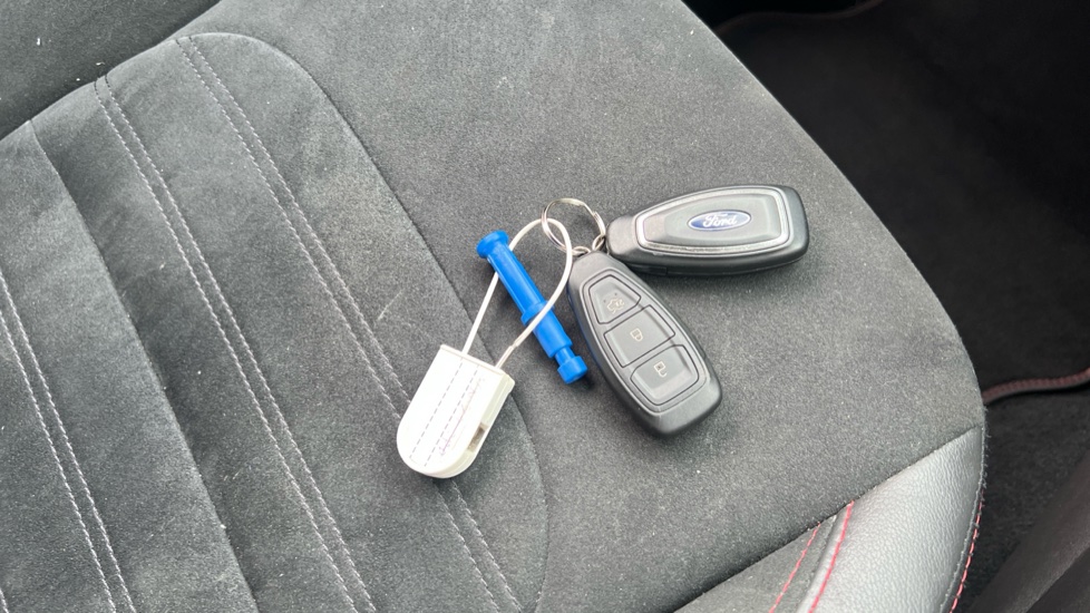 Ford Kuga 2.0 TDCi ST-Line 5dr 2WD Diesel Estate - Image 20