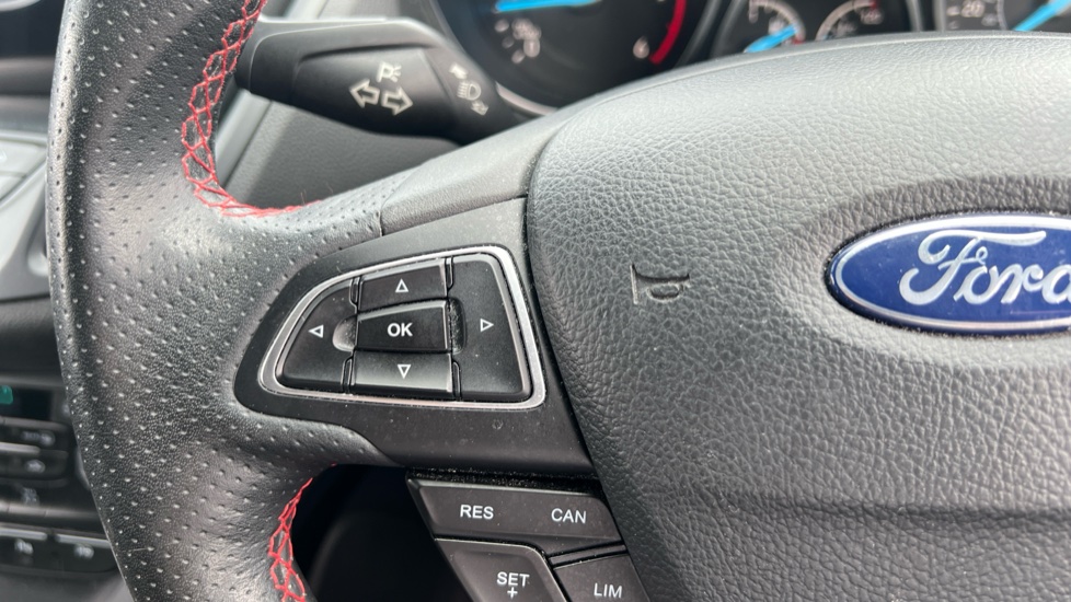 Ford Kuga 2.0 TDCi ST-Line 5dr 2WD Diesel Estate - Image 25