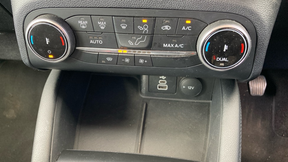 Ford Kuga 1.5 EcoBoost 150 Titanium Edition 5dr Petrol Estate - Image 37