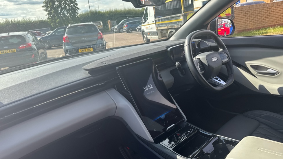 Ford Capri 210kW Premium 77kWh 5dr Auto Electric Estate - Image 9