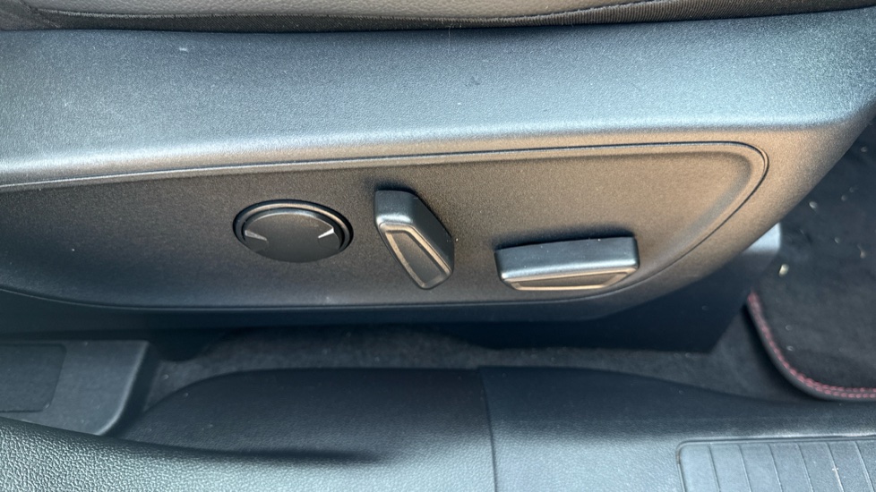 Ford Kuga 2.5 FHEV ST-Line Edition 5dr CVT Hybrid Estate - Image 30