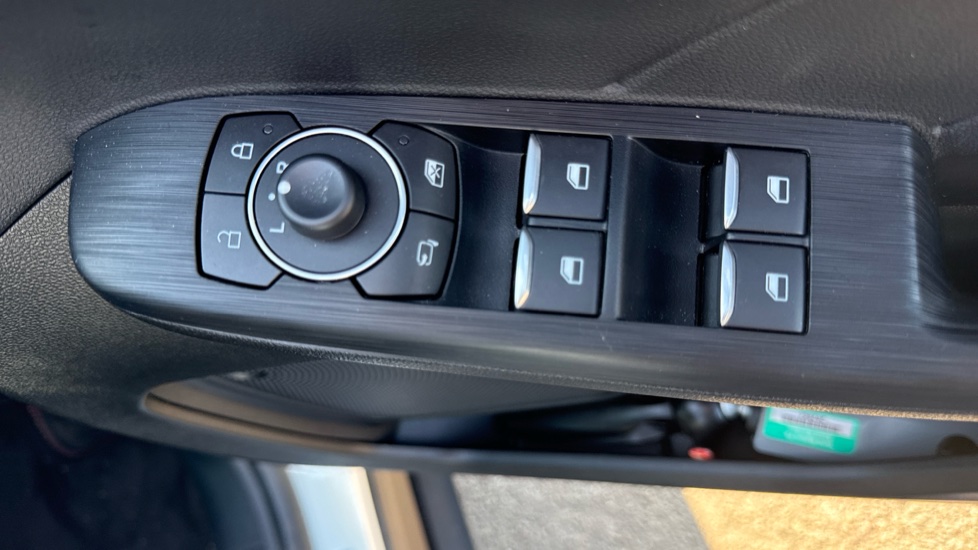 Ford Kuga 2.5 FHEV ST-Line Edition 5dr CVT Hybrid Estate - Image 31