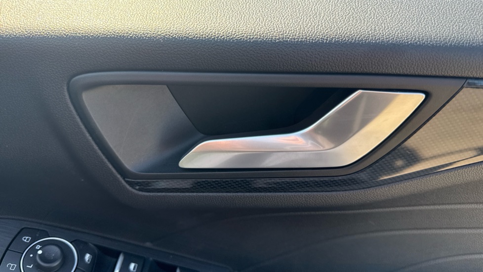Ford Kuga 2.5 FHEV ST-Line Edition 5dr CVT Hybrid Estate - Image 32