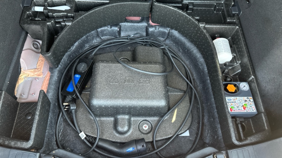 Ford Kuga 2.5 PHEV ST-Line X Edition 5dr CVT Estate - Image 22
