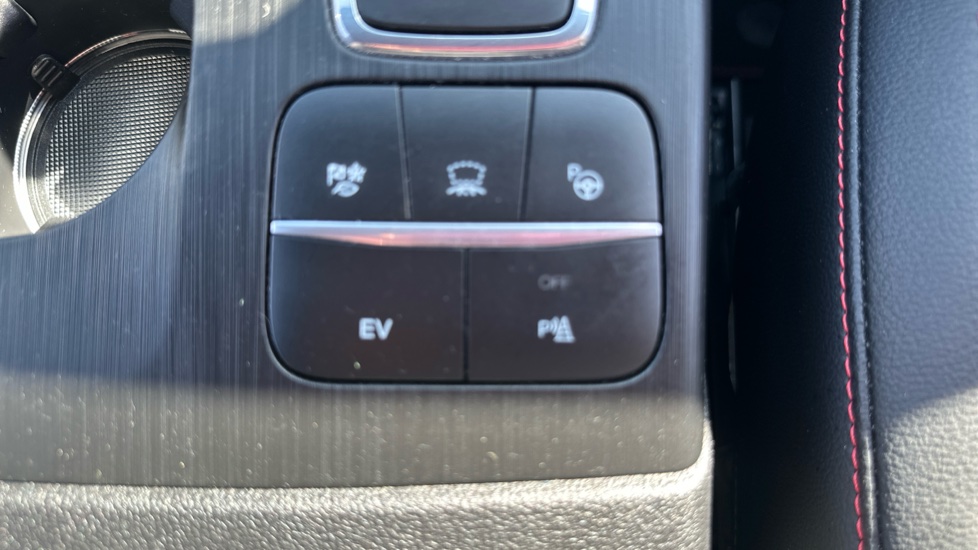 Ford Kuga 2.5 PHEV ST-Line X Edition 5dr CVT Estate - Image 38