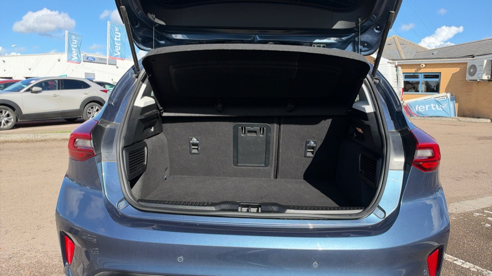 Ford Focus 1.0 EcoBoost Hybrid mHEV Titanium X 5dr Petrol Hatchback - Image 4