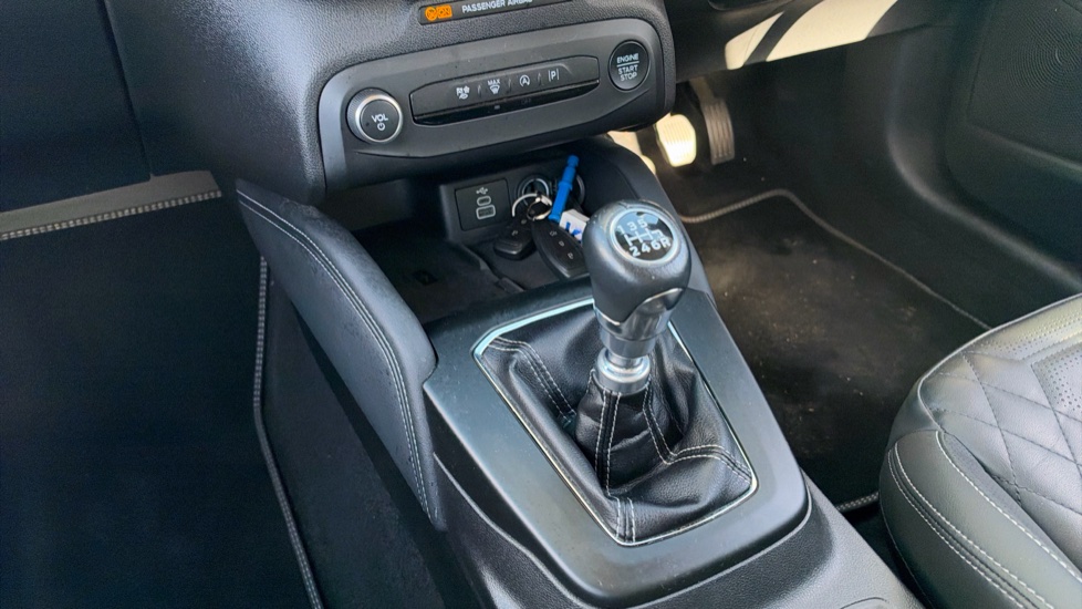 Ford Focus 1.0 EcoBoost Hybrid mHEV Titanium X 5dr Petrol Hatchback - Image 13