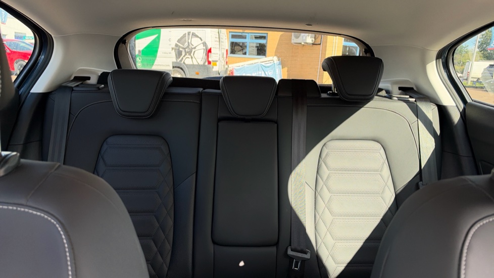 Ford Focus 1.0 EcoBoost Hybrid mHEV Titanium X 5dr Petrol Hatchback - Image 15