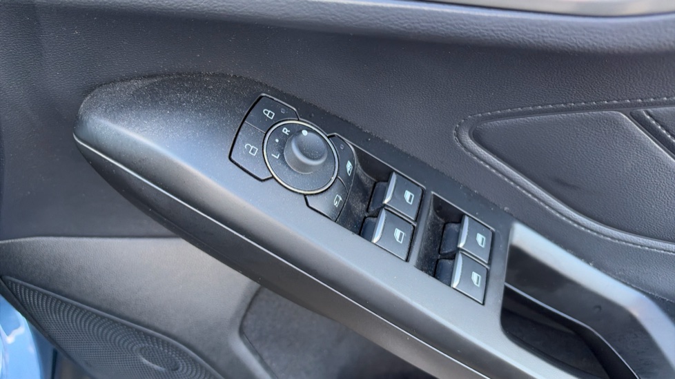 Ford Focus 1.0 EcoBoost Hybrid mHEV Titanium X 5dr Petrol Hatchback - Image 25