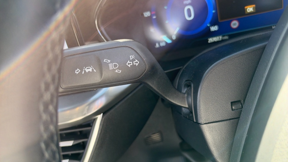 Ford Focus 1.0 EcoBoost Hybrid mHEV Titanium X 5dr Petrol Hatchback - Image 29