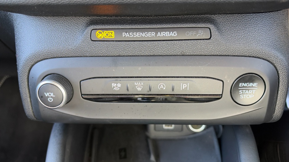 Ford Focus 1.0 EcoBoost Hybrid mHEV Titanium X 5dr Petrol Hatchback - Image 32