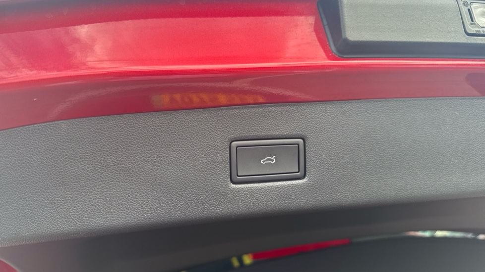 Ford Explorer 210kW Premium 77kWh 5dr Auto Electric Estate - Image 22