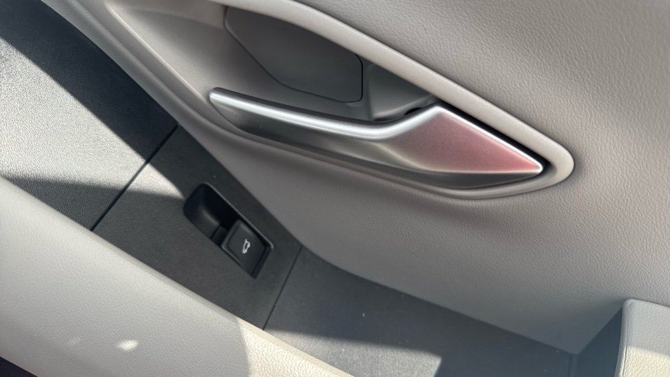 Ford Explorer 210kW Premium 77kWh 5dr Auto Electric Estate - Image 29