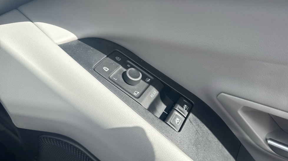 Ford Explorer 210kW Premium 77kWh 5dr Auto Electric Estate - Image 30