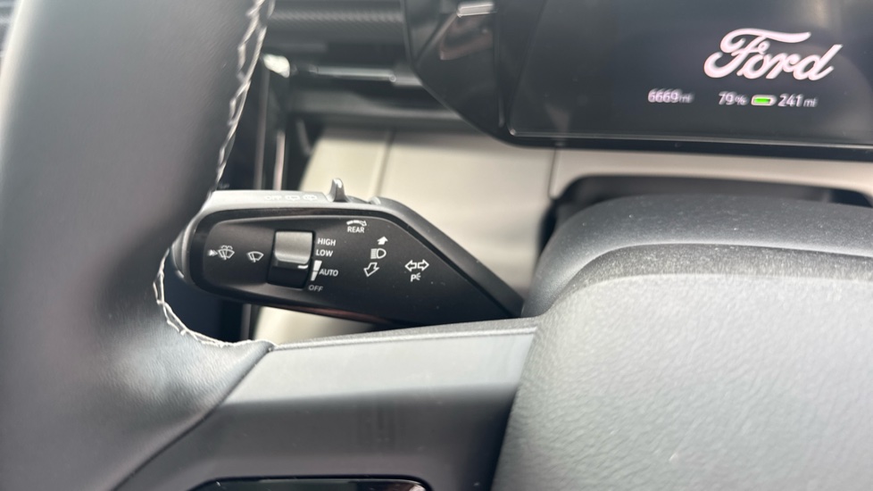 Ford Explorer 210kW Premium 77kWh 5dr Auto Electric Estate - Image 35