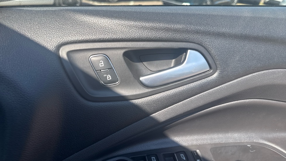 Ford Kuga 2.0 TDCi Titanium Edition 5dr 2WD Diesel Estate - Image 39