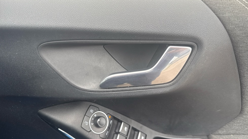 Ford Puma 1.0 EcoBoost Hybrid mHEV Titanium 5dr Petrol Hatchback - Image 33
