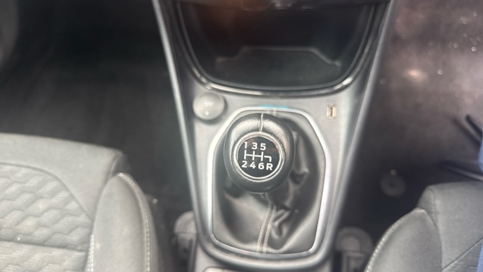 Ford Puma 1.0 EcoBoost Hybrid mHEV Titanium 5dr Petrol Hatchback - Image 44