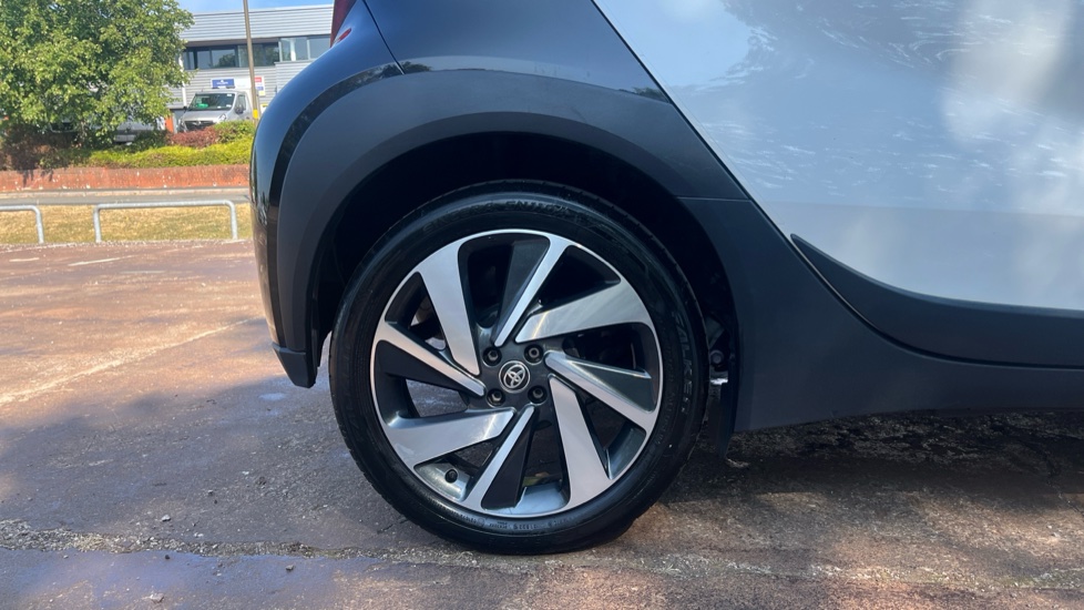 Toyota Aygo X 1.0 VVT-i Edge 5dr Petrol Hatchback - Image 7