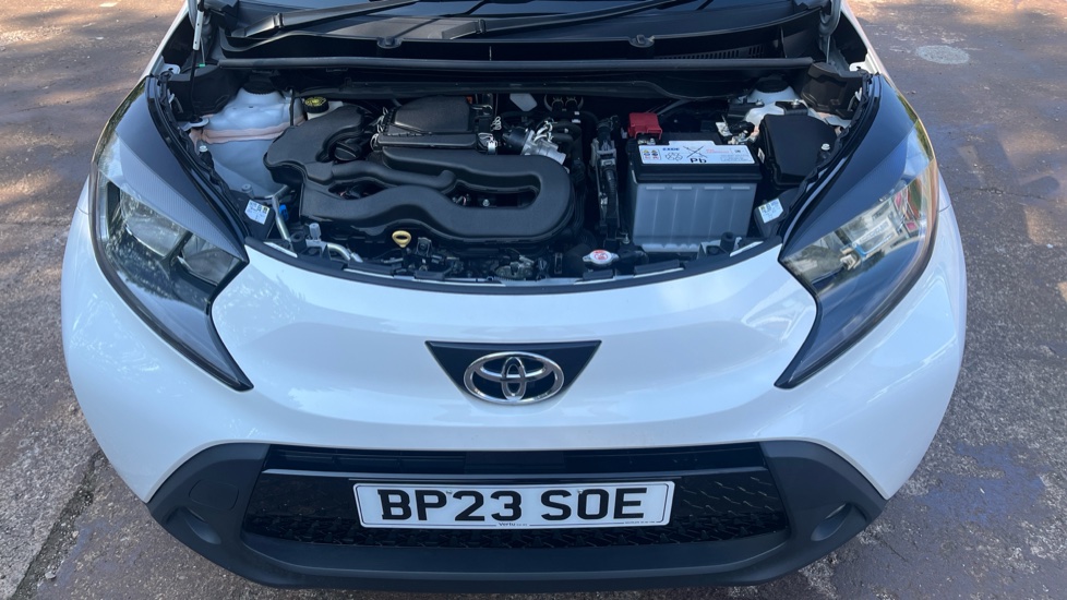 Toyota Aygo X 1.0 VVT-i Edge 5dr Petrol Hatchback - Image 8