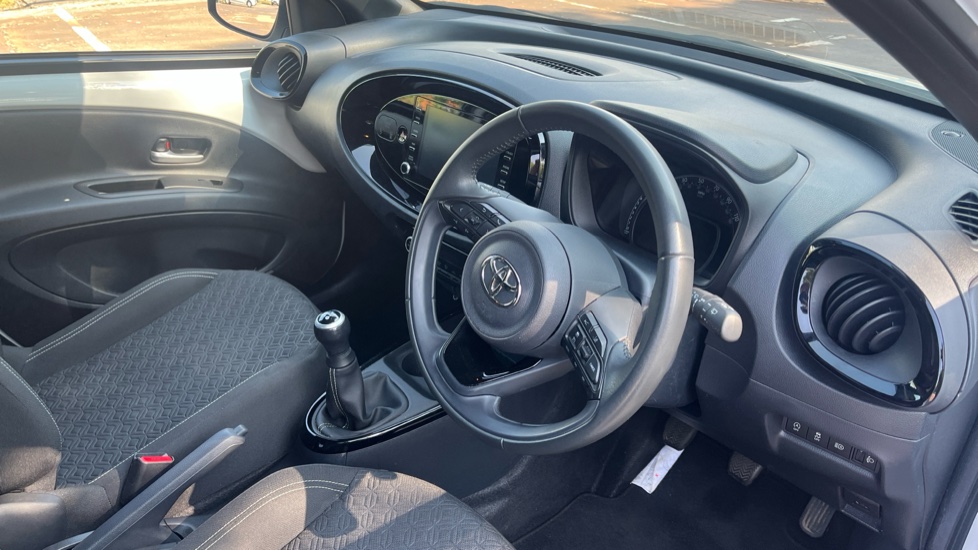 Toyota Aygo X 1.0 VVT-i Edge 5dr Petrol Hatchback - Image 11