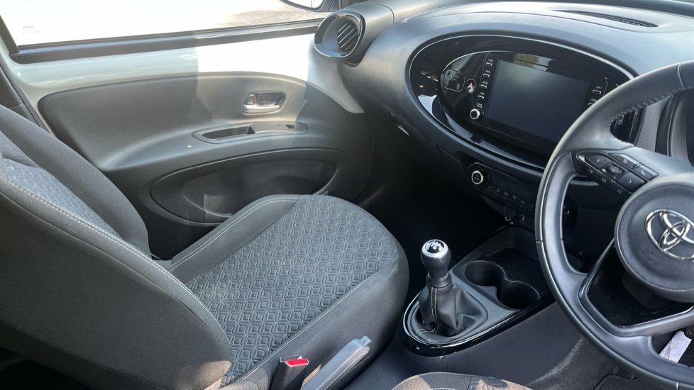 Toyota Aygo X 1.0 VVT-i Edge 5dr Petrol Hatchback - Image 14