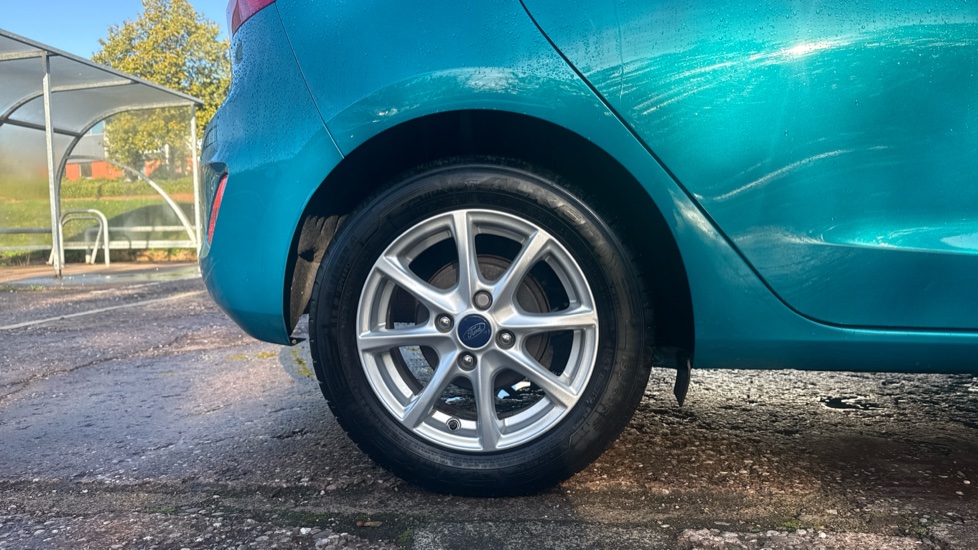 Ford Fiesta 1.1 Zetec 5dr Petrol Hatchback - Image 7