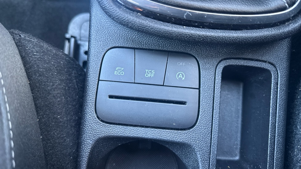 Ford Fiesta 1.1 Zetec 5dr Petrol Hatchback - Image 26