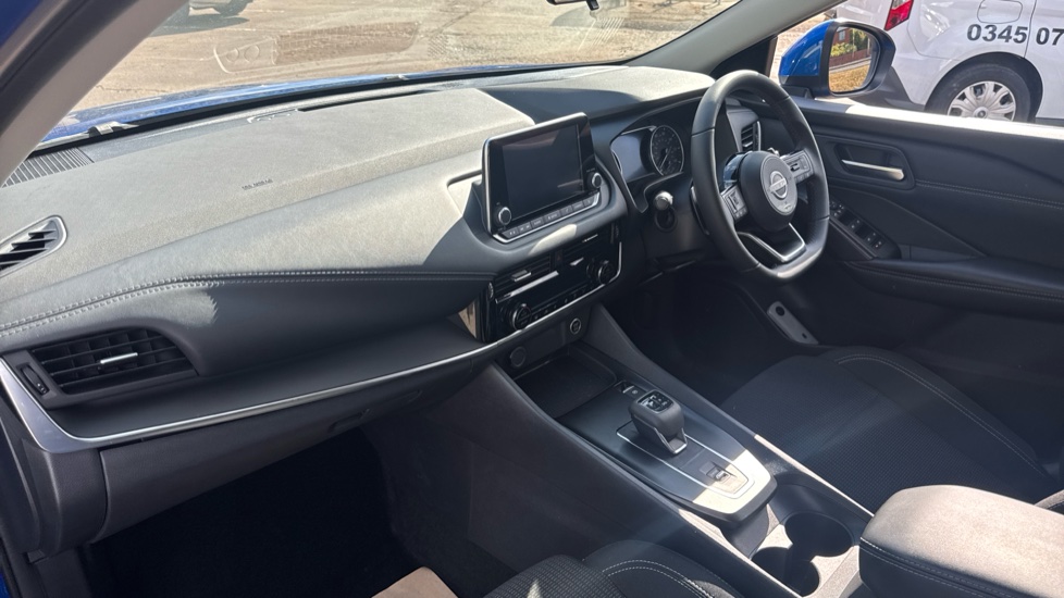 Nissan Qashqai 1.3 DiG-T MH 158 Acenta Premium 5dr Xtronic Petrol Hatchback - Image 9