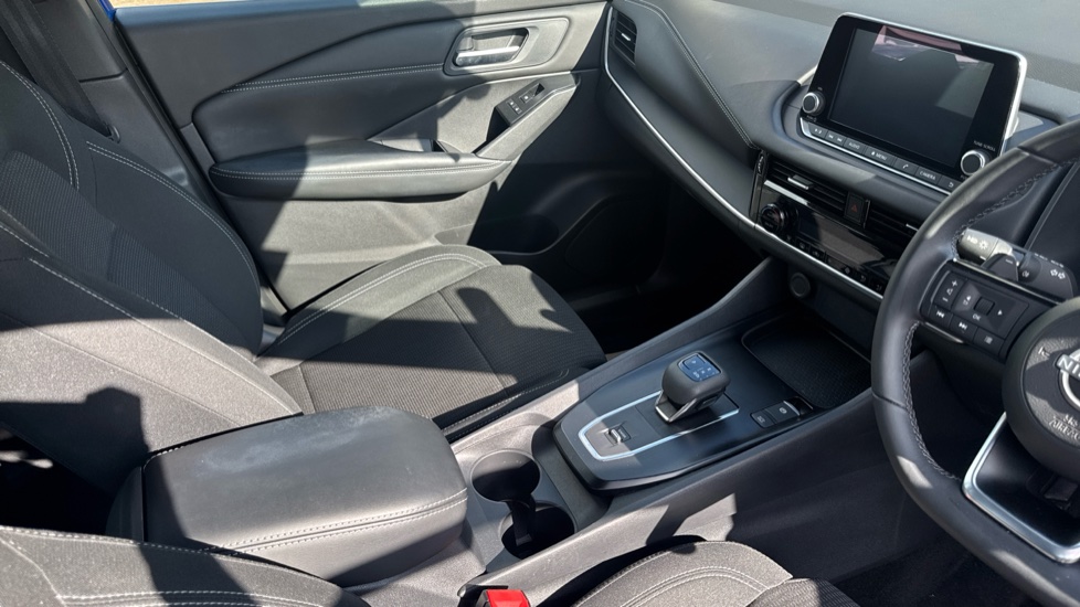Nissan Qashqai 1.3 DiG-T MH 158 Acenta Premium 5dr Xtronic Petrol Hatchback - Image 14