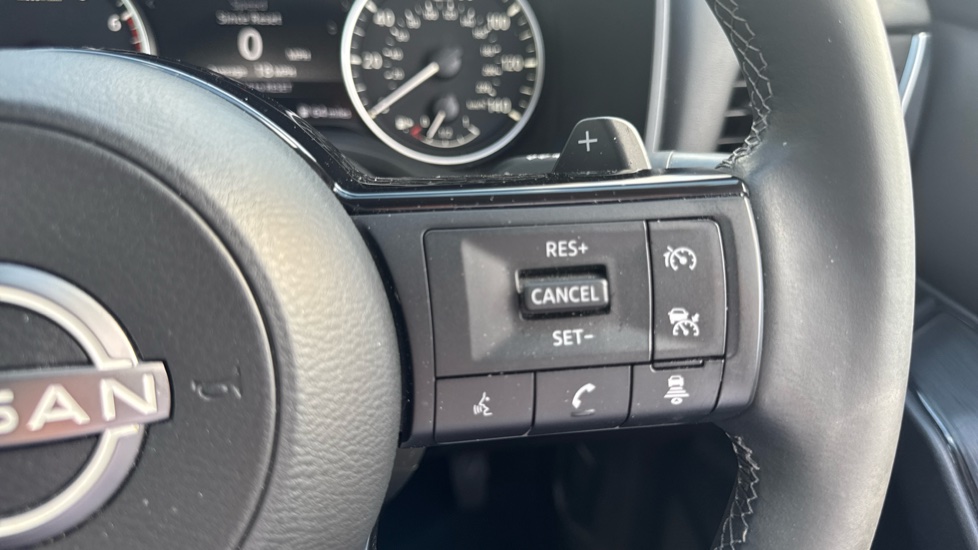 Nissan Qashqai 1.3 DiG-T MH 158 Acenta Premium 5dr Xtronic Petrol Hatchback - Image 22