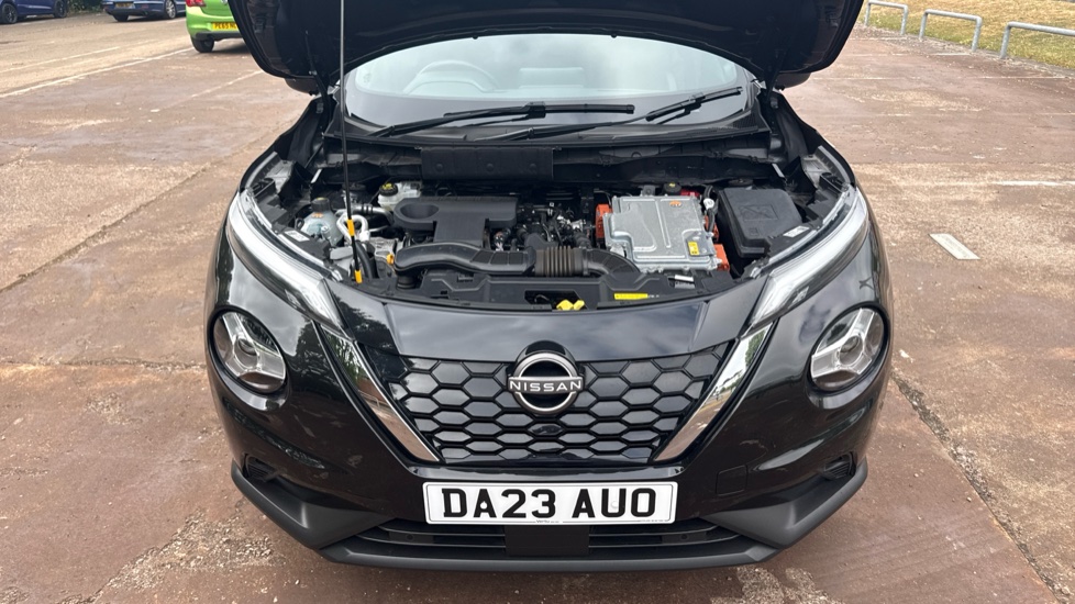 Nissan Juke 1.6 Hybrid N-Connecta 5dr Auto Hybrid Hatchback - Image 8