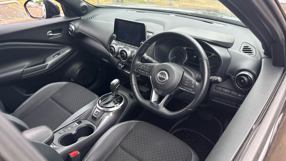Nissan Juke 1.6 Hybrid N-Connecta 5dr Auto Hybrid Hatchback - Image 11