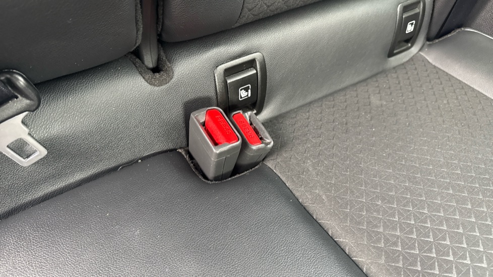 Nissan Juke 1.6 Hybrid N-Connecta 5dr Auto Hybrid Hatchback - Image 17