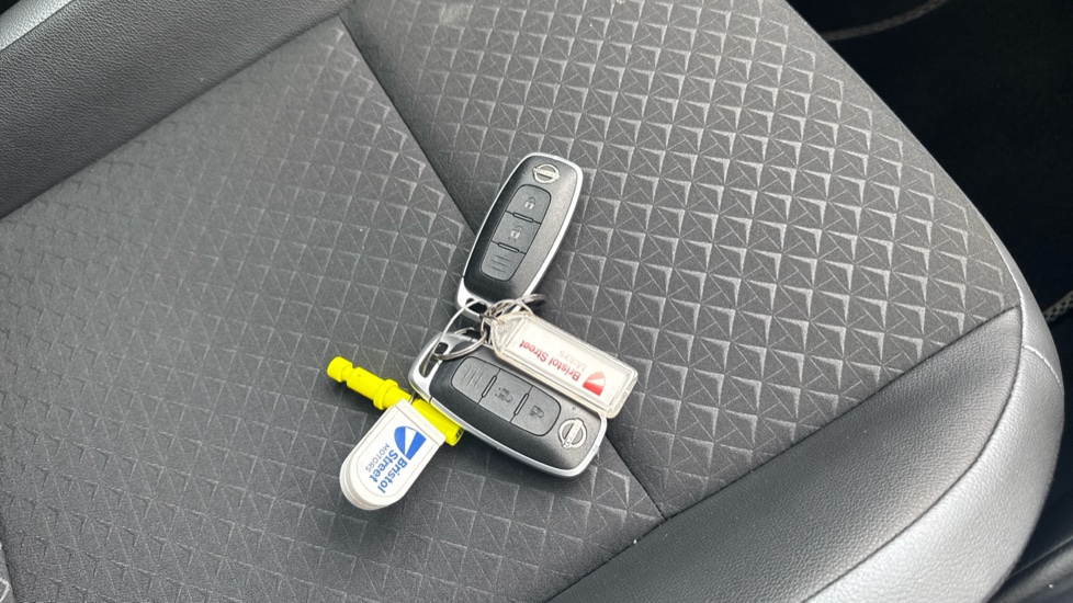Nissan Juke 1.6 Hybrid N-Connecta 5dr Auto Hybrid Hatchback - Image 20
