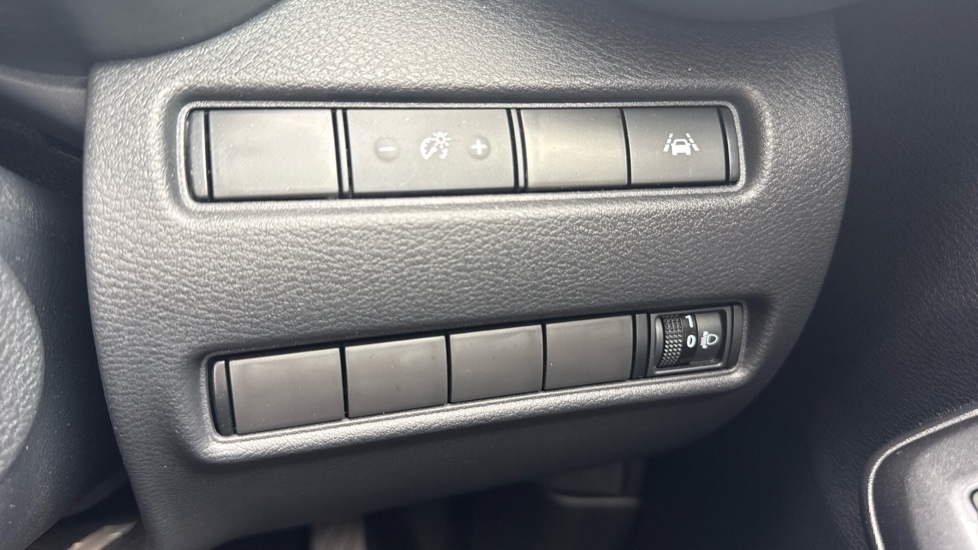 Nissan Juke 1.6 Hybrid N-Connecta 5dr Auto Hybrid Hatchback - Image 22