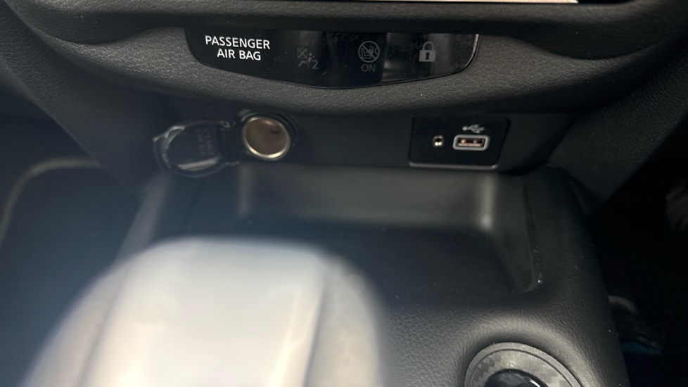 Nissan Juke 1.6 Hybrid N-Connecta 5dr Auto Hybrid Hatchback - Image 27