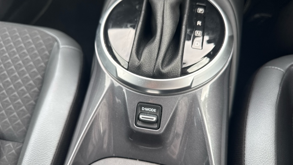 Nissan Juke 1.6 Hybrid N-Connecta 5dr Auto Hybrid Hatchback - Image 28