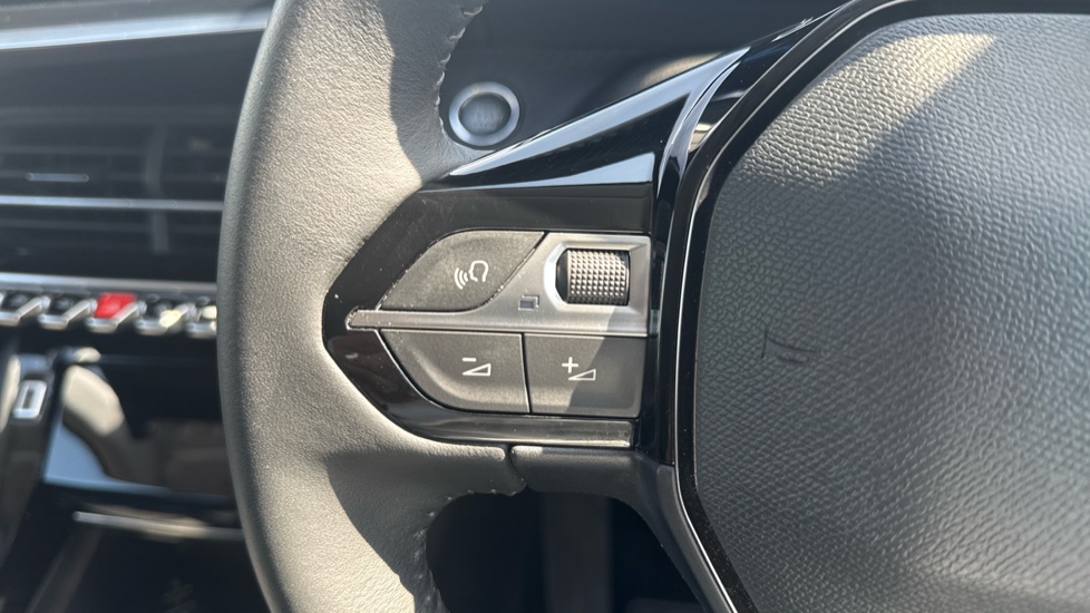 Peugeot 2008 100kW Allure Premium 50kWh 5dr Auto Electric Estate - Image 23