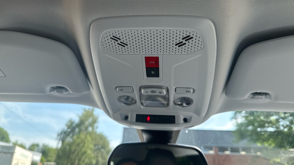 Peugeot 2008 100kW Allure Premium 50kWh 5dr Auto Electric Estate - Image 25