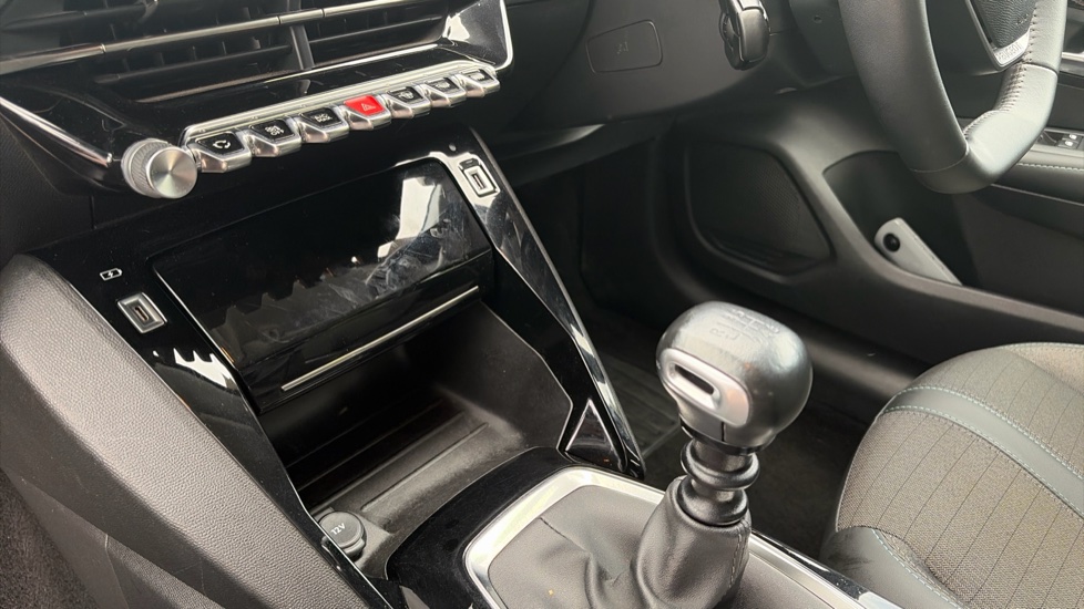 Peugeot 208 1.2 PureTech 100 Allure Premium 5dr Petrol Hatchback - Image 13