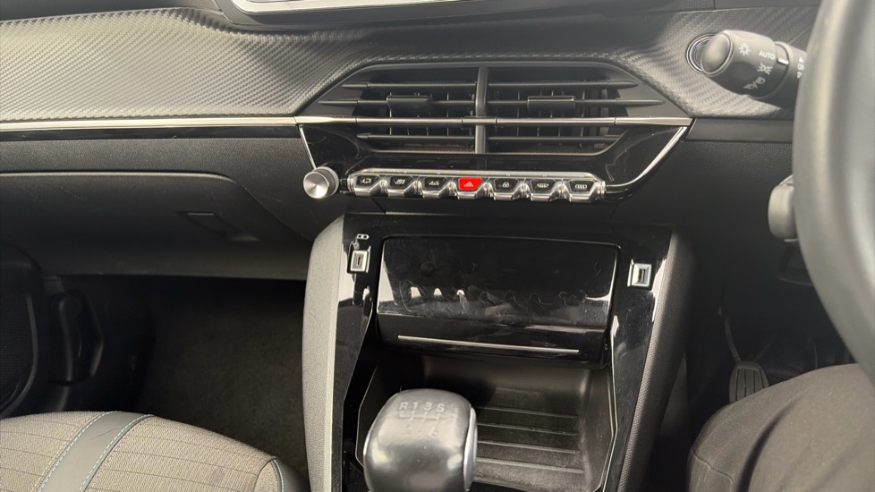 Peugeot 208 1.2 PureTech 100 Allure Premium 5dr Petrol Hatchback - Image 27