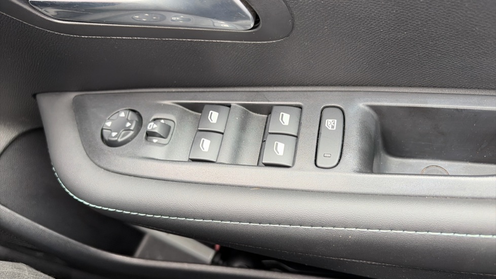 Peugeot 208 1.2 PureTech 100 Allure Premium 5dr Petrol Hatchback - Image 28