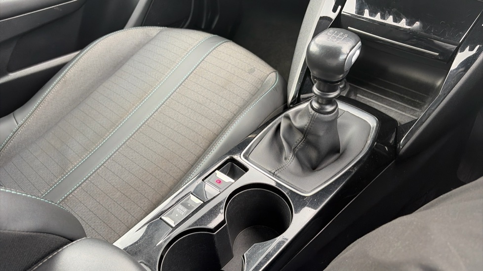 Peugeot 208 1.2 PureTech 100 Allure Premium 5dr Petrol Hatchback - Image 30