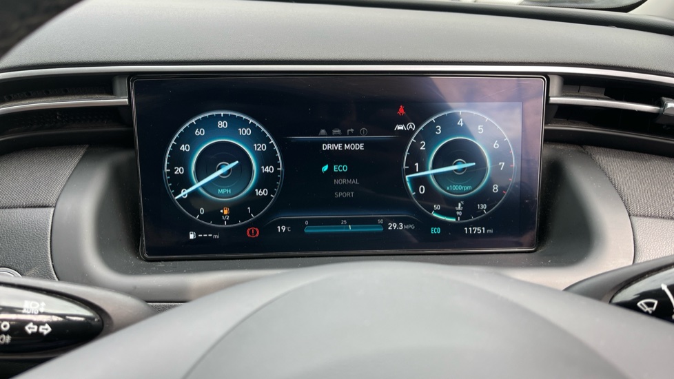 Hyundai TUCSON 1.6 TGDi Premium 5dr 2WD Petrol Estate - Image 30