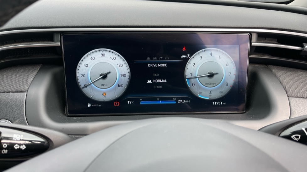 Hyundai TUCSON 1.6 TGDi Premium 5dr 2WD Petrol Estate - Image 31