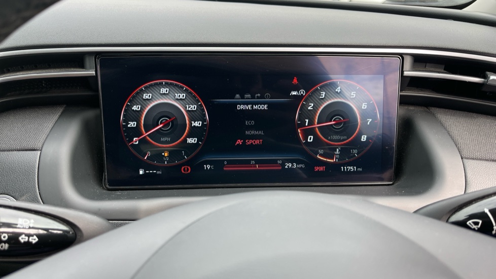 Hyundai TUCSON 1.6 TGDi Premium 5dr 2WD Petrol Estate - Image 32